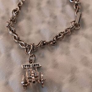 Vtg. 1975 Sarah Coventry "Spirit of 76 Charms" bracelet